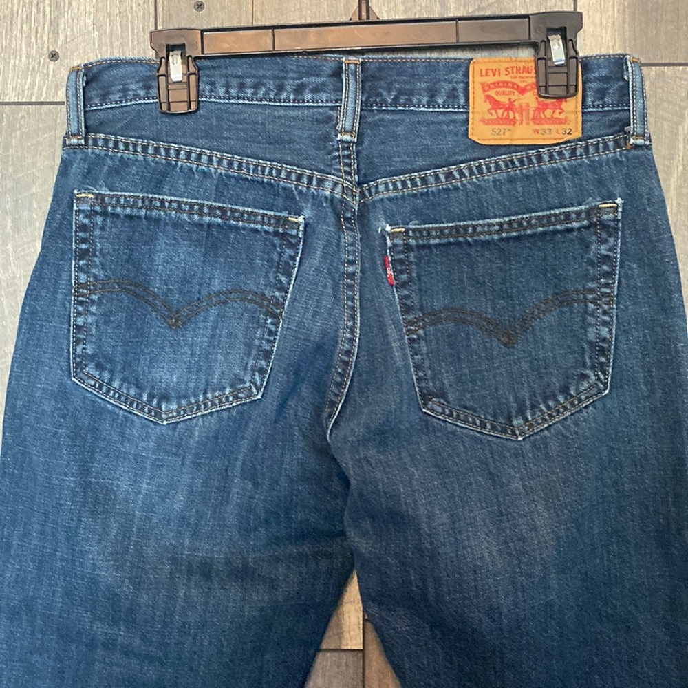Levi Men’s 527 dark blue jeans. W33 L32.